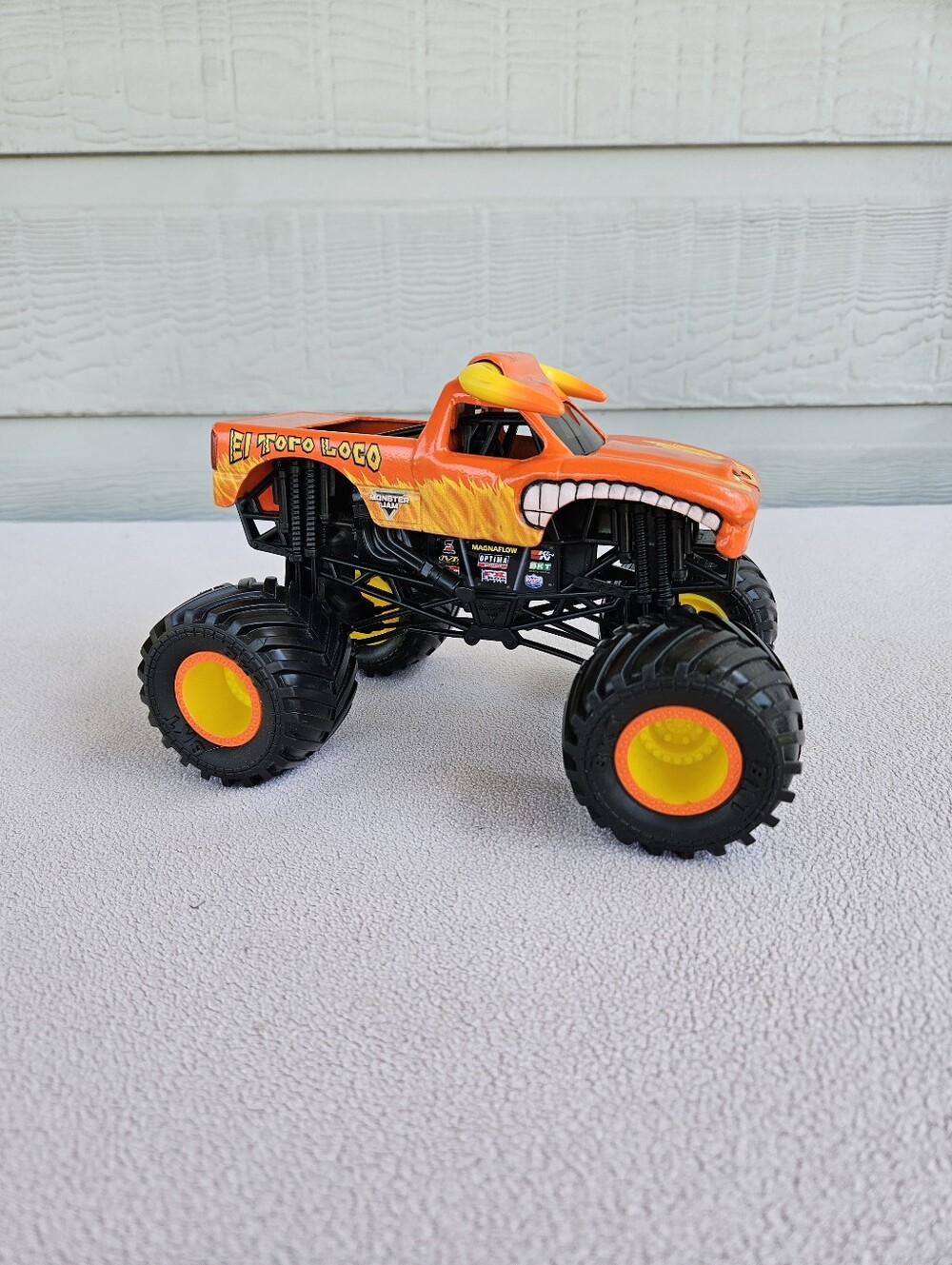 Monster Jam 1:24 Die Cast Monster Truck El Toro Loco Metal Orange
